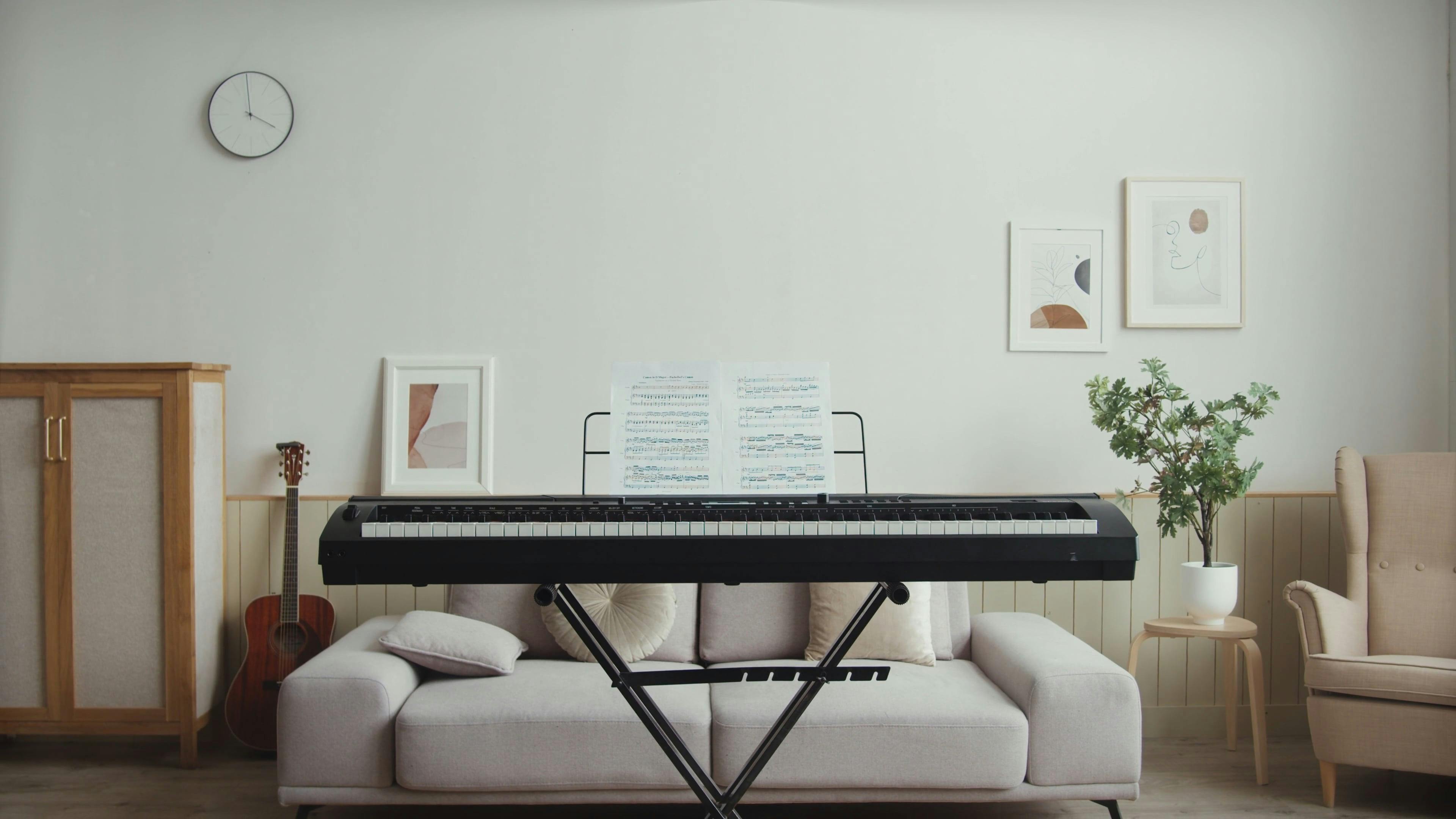 Video of a Electric Piano · Free Stock Video