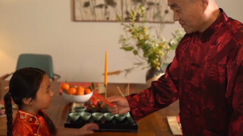 Angpao Giving During Chinese New Year