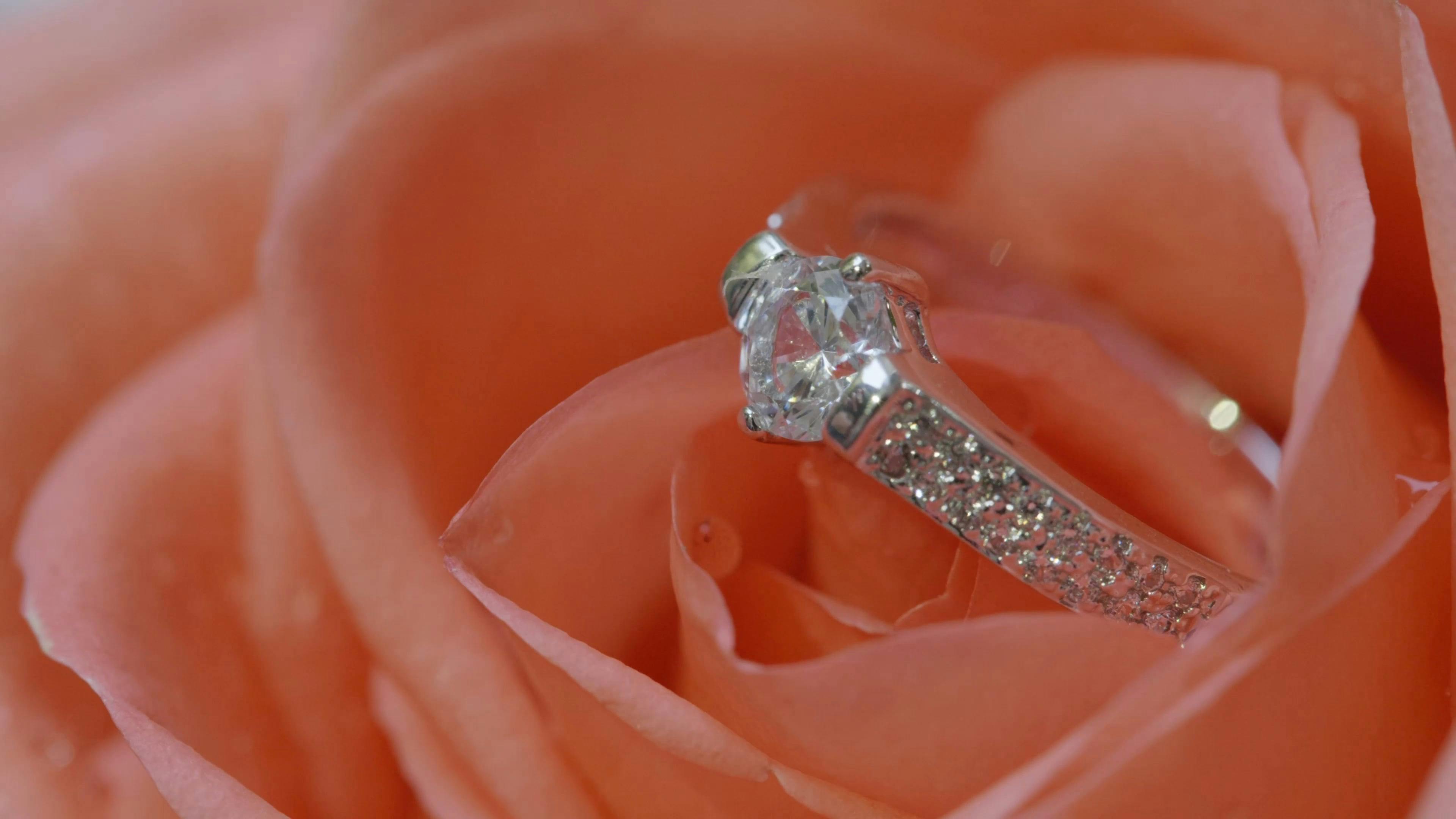 高く売れるジュエリーやアクセサリーの特徴