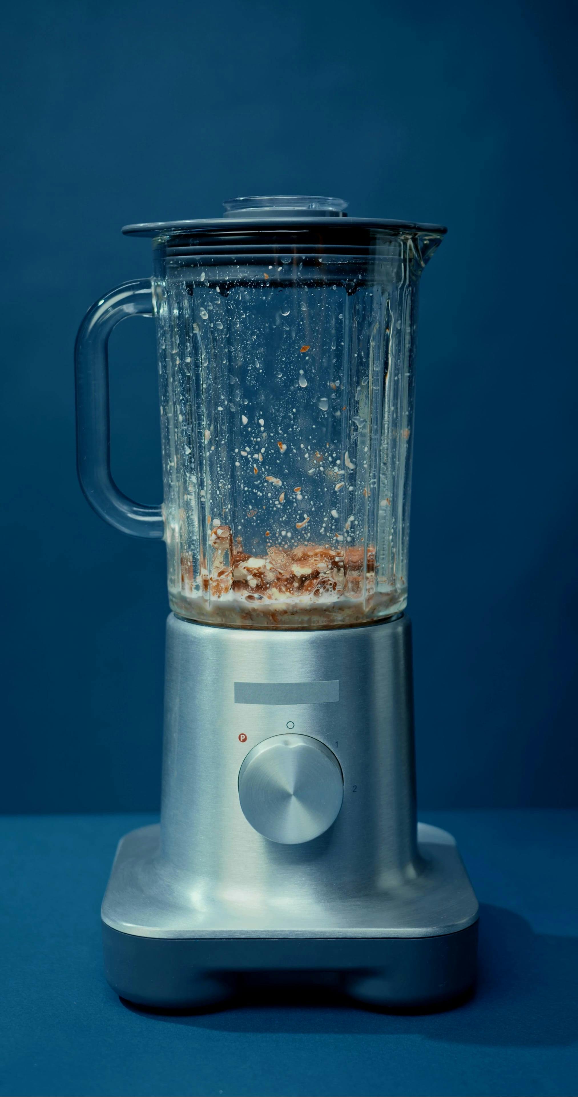 Nutribullet vs Vitamix: Which Blender Reigns Supreme for Your Kitchen Needs?