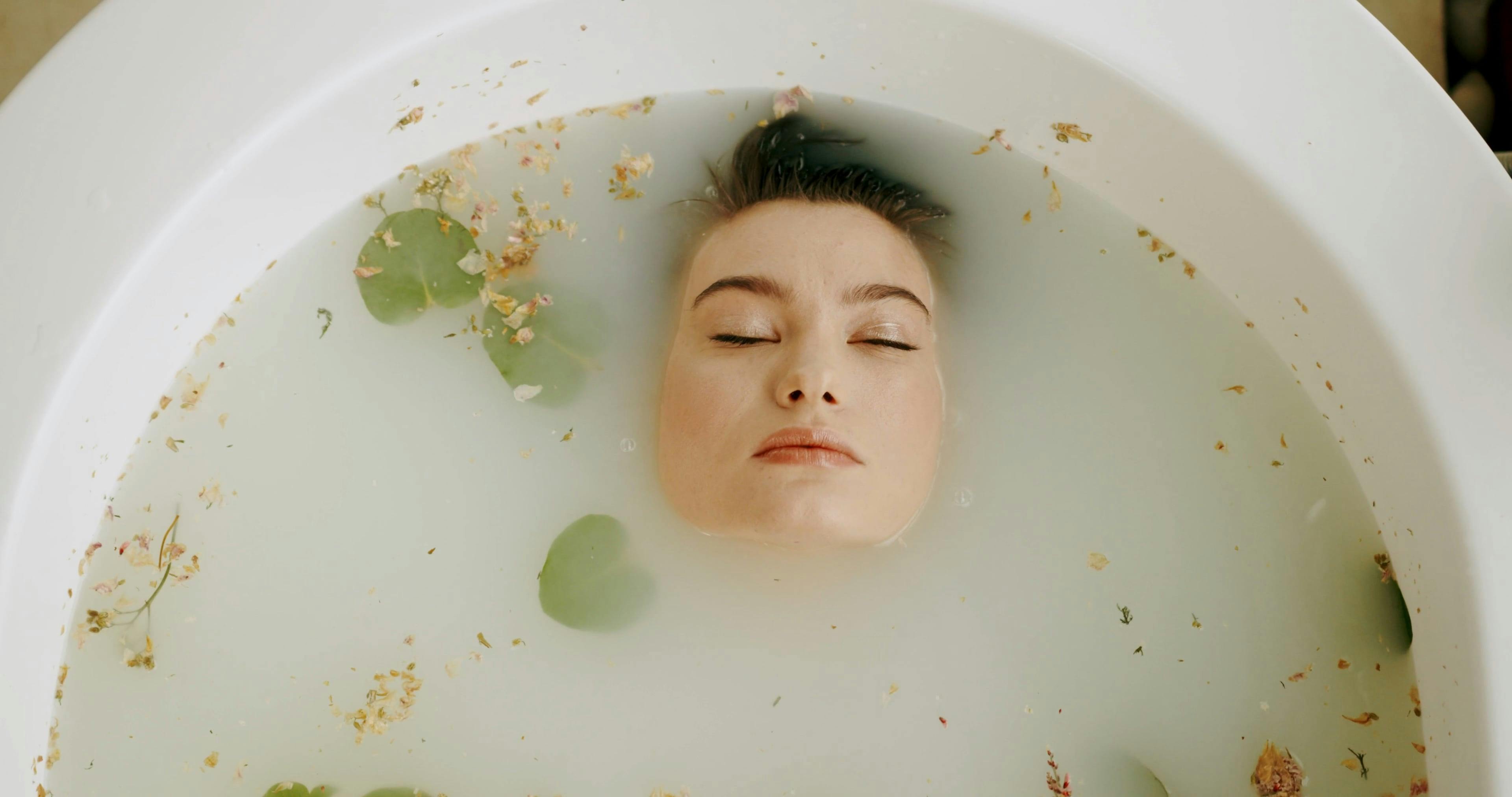 Aesthetic Bathing Videos, Download The BEST Free 4k Stock Video Footage ...