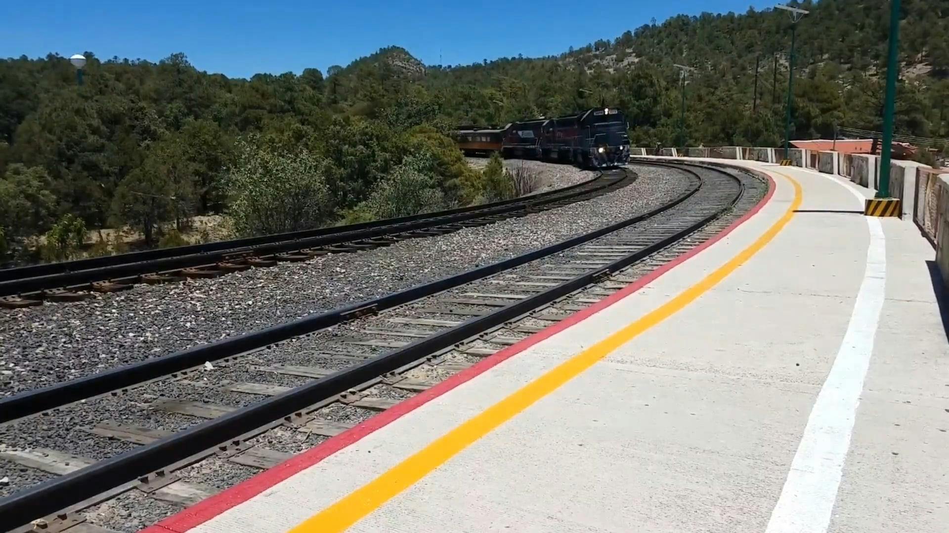 Mandy Zavala Fotograf A Ecotourism Mode Of Transportation Mountain Area Public Transportation 6819870