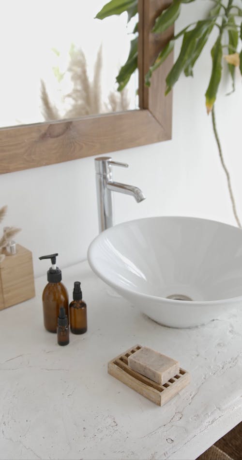 Minimalist White Bathroom Sink