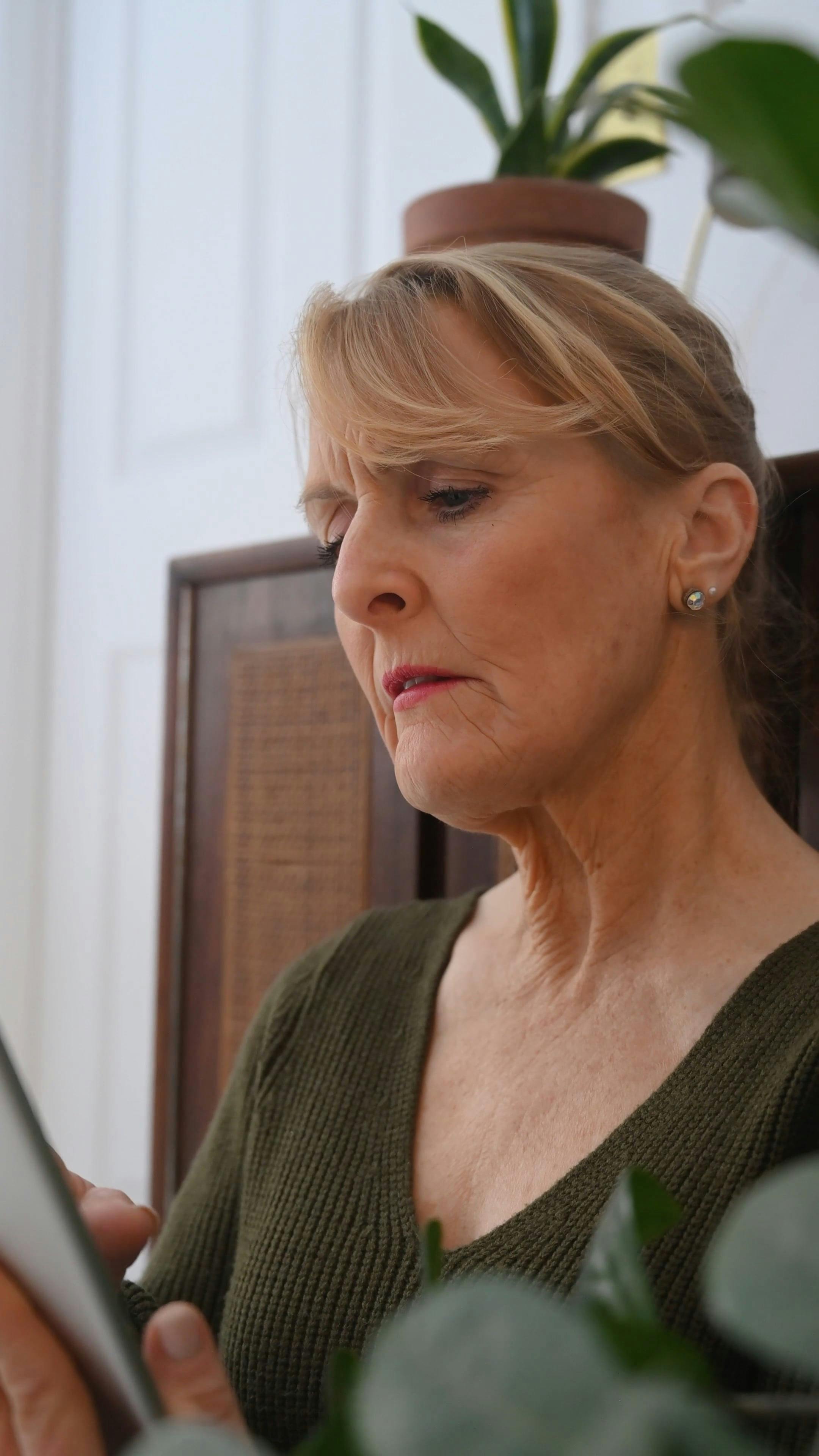 Video by Teona Swift