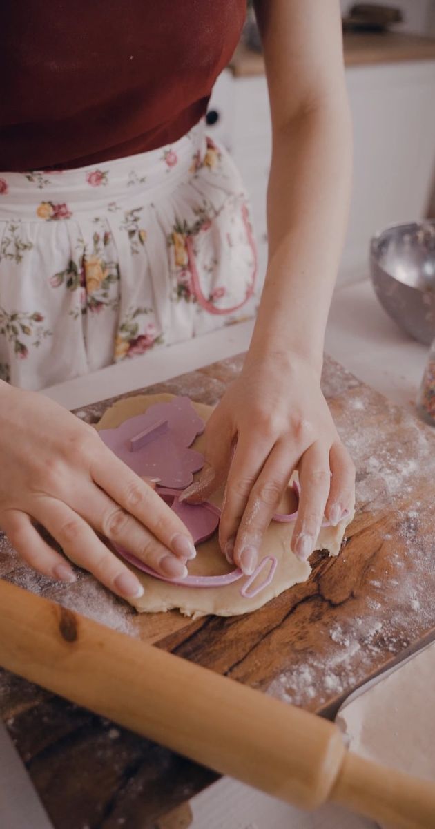 a person molding on a flat dough 6942838