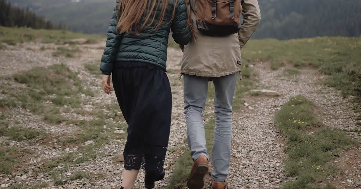 a couple travelling together 6965818