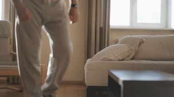 喘搬东西视频素材视频素材