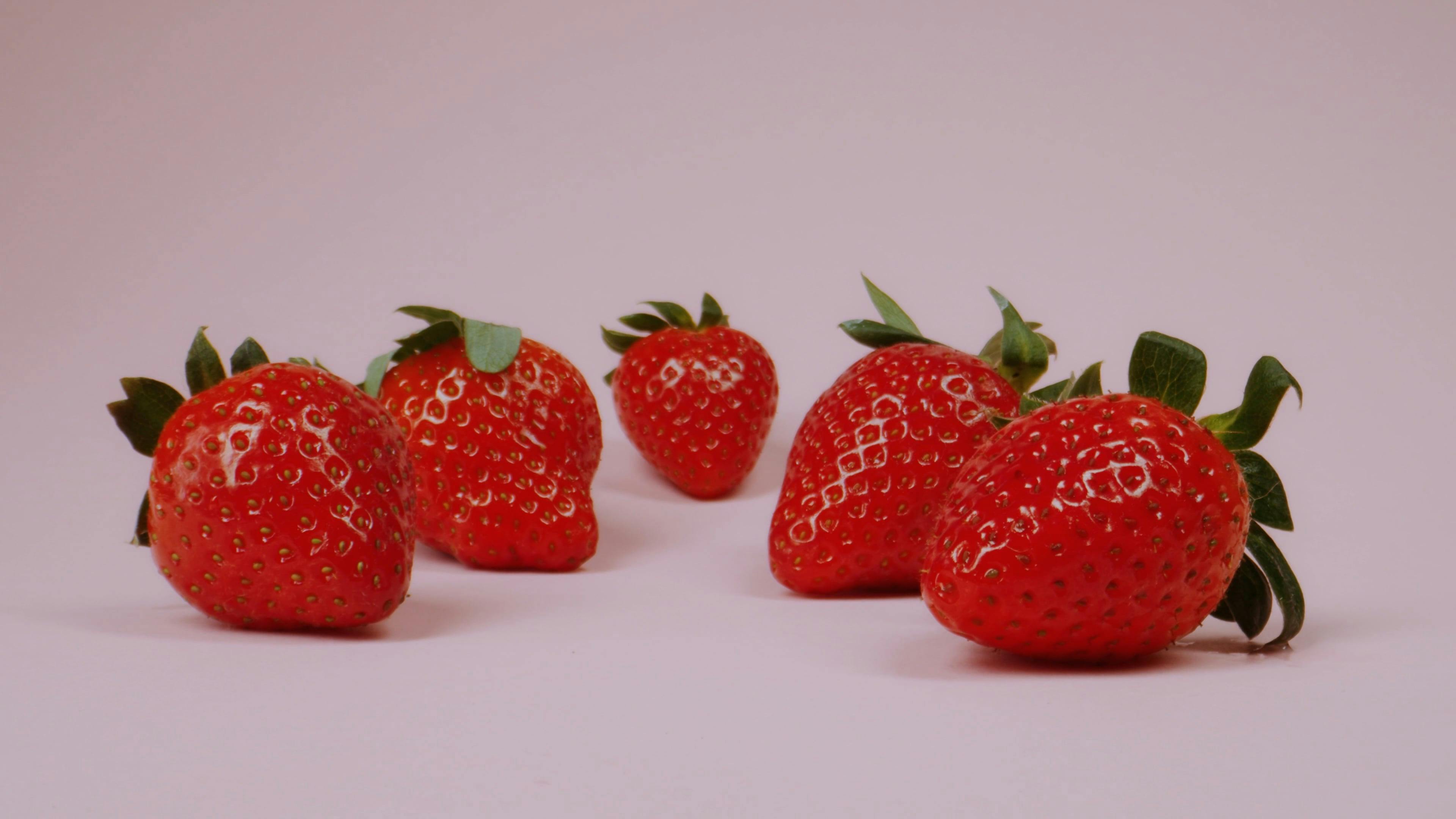 Zoom in Video of Strawberries Free Stock Video Footage, RoyaltyFree 4K