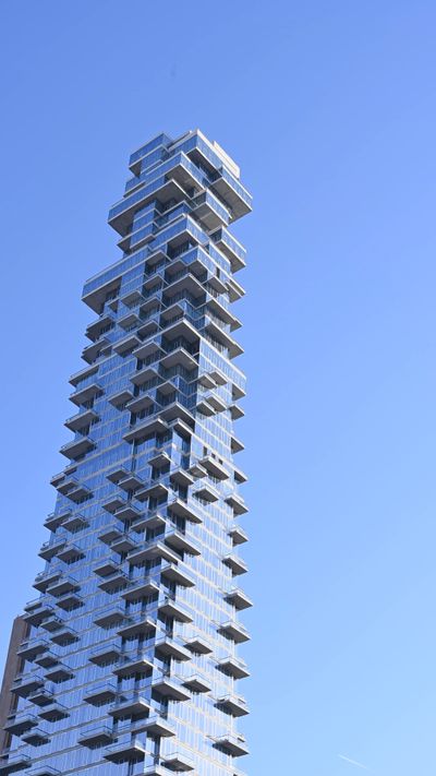 Laura Tancredi's architecture modern video