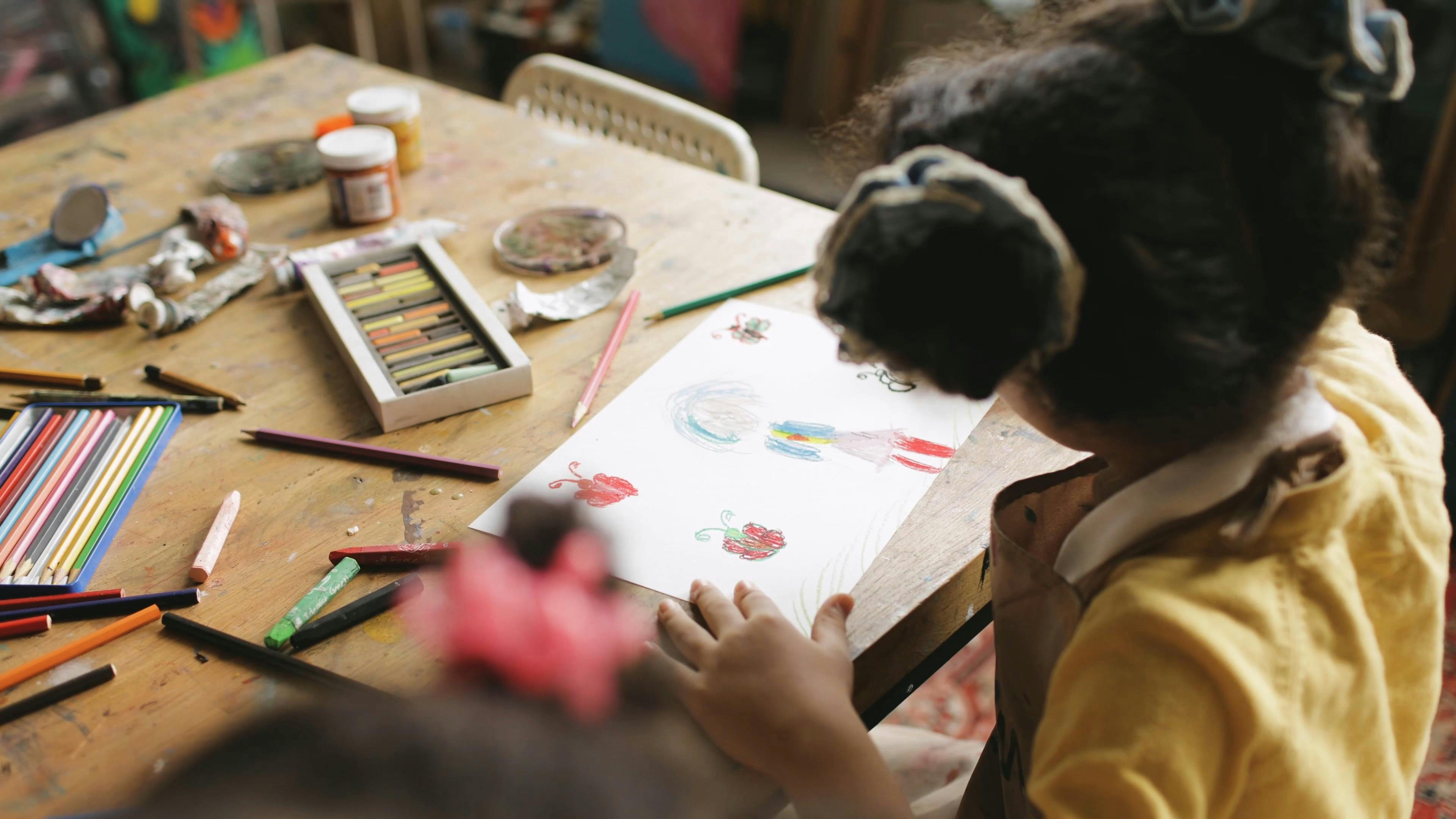 Video of a Girl Doing an Artwork · Free Stock Video