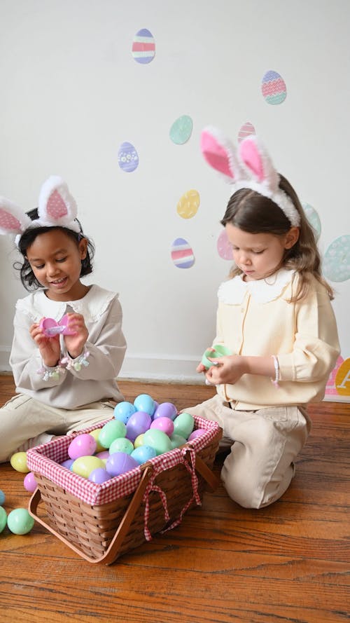 Kids Opening Easter Eggs 