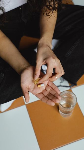 吃药视频素材