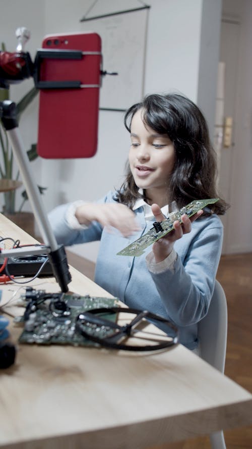 Girl Working with Tecnical Pieces 