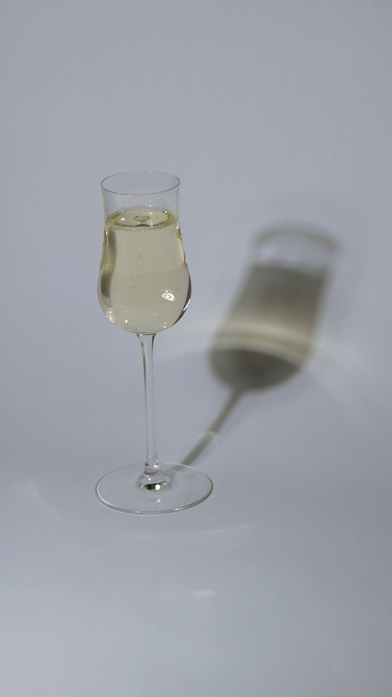 Vídeos de stock gratuitos sobre alcohol, aroma, beber, brillar, buena ...