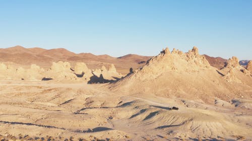 Car in the Middle of the Desert 