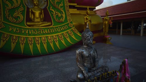 A Visit To A Buddhist Temple