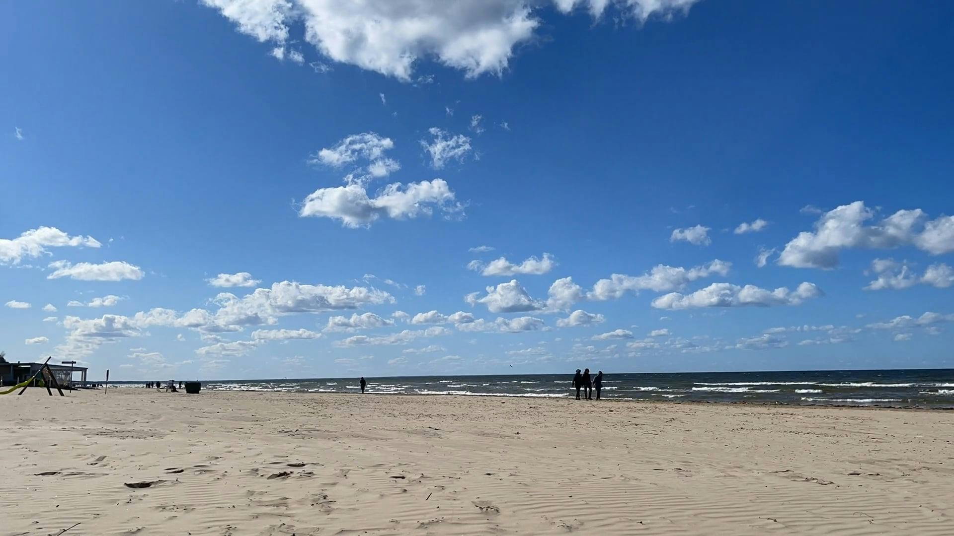 Time-Lapse of People on the Beach · Free Stock Video