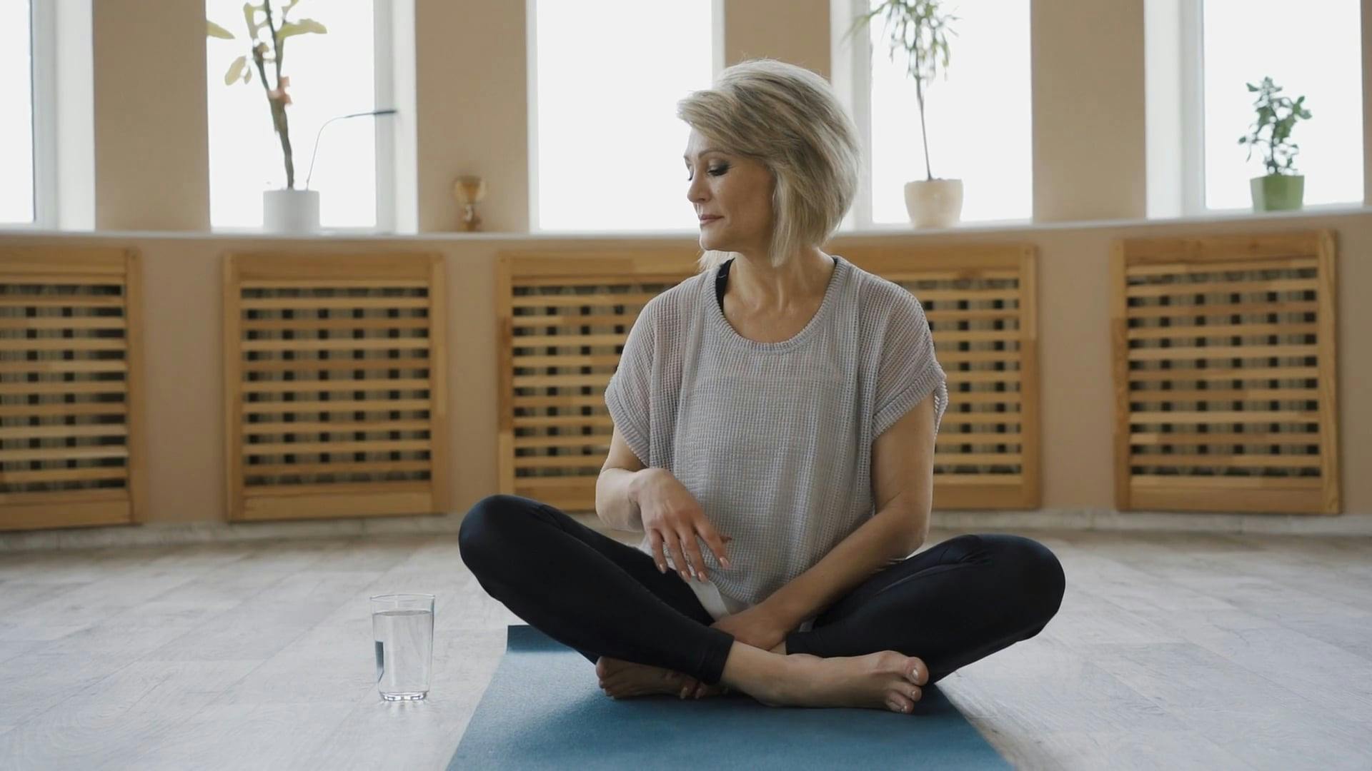 Woman Sitting on a Yoga Mat Drinking Water \u00b7 Free Stock Video