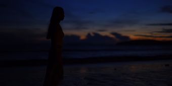美女傍晚视频高清视频高清视频免费下载视频素材