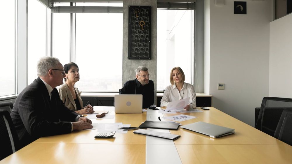 People Brainstorming Free Stock Video People Brainstorming Free Stock Video