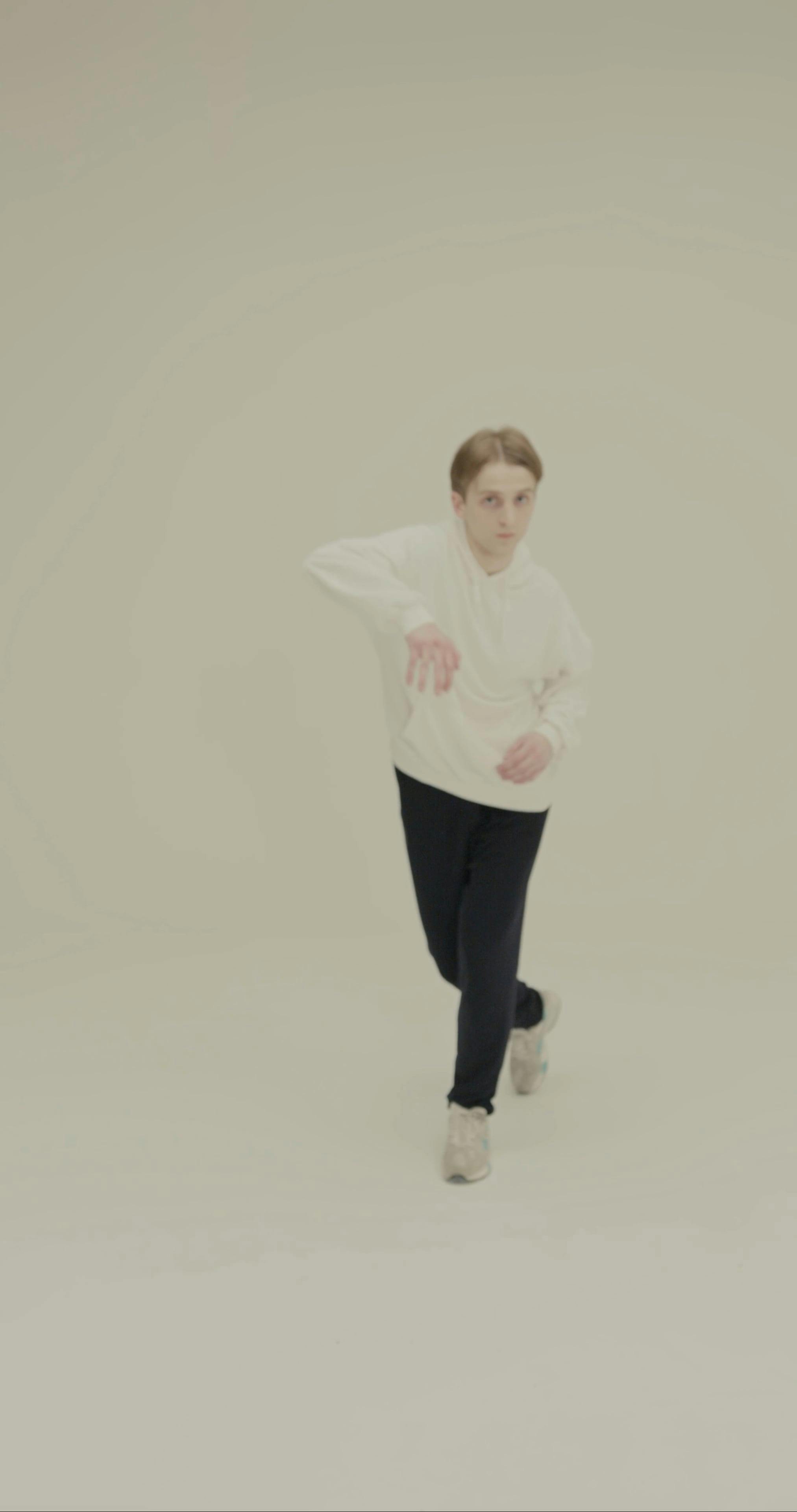 踊る人のモノクロビデオ 無料の動画素材