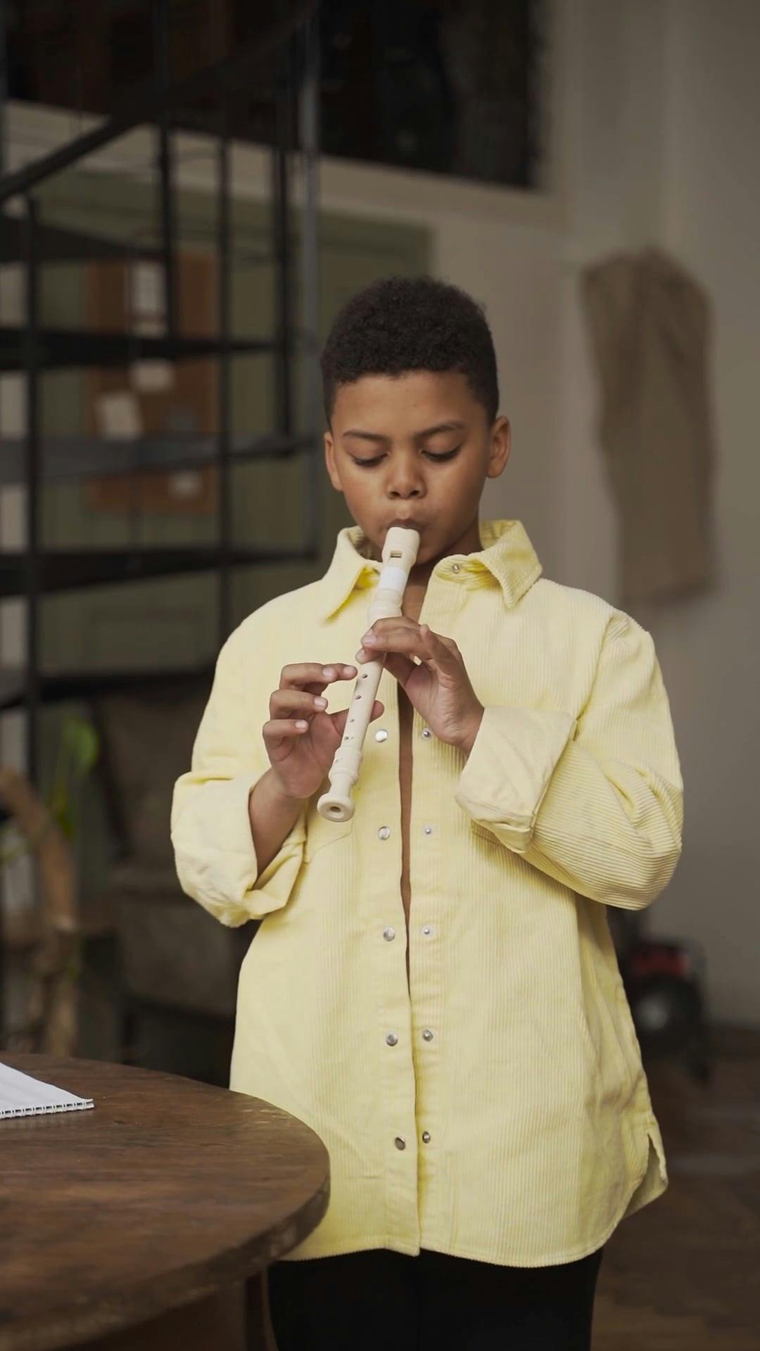 Kids Holding Light Bulbs · Free Stock Video