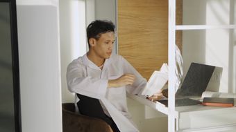 亚洲医生视频素材视频素材高清视频视频素材