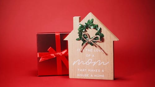 A Gift Box and a Mom Themed Home Decor