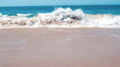 waves breaking on the shoreline