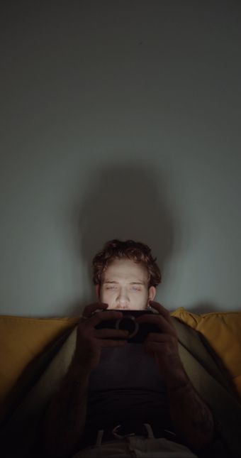 晚上熬夜不睡觉视频素材