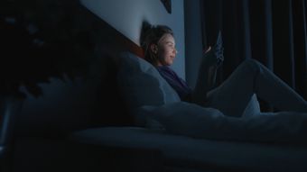 晚上熬夜不睡觉视频素材