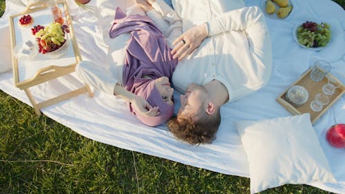 A Couple on a Picnic Date