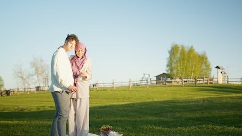 A Couple on a Picnic Date