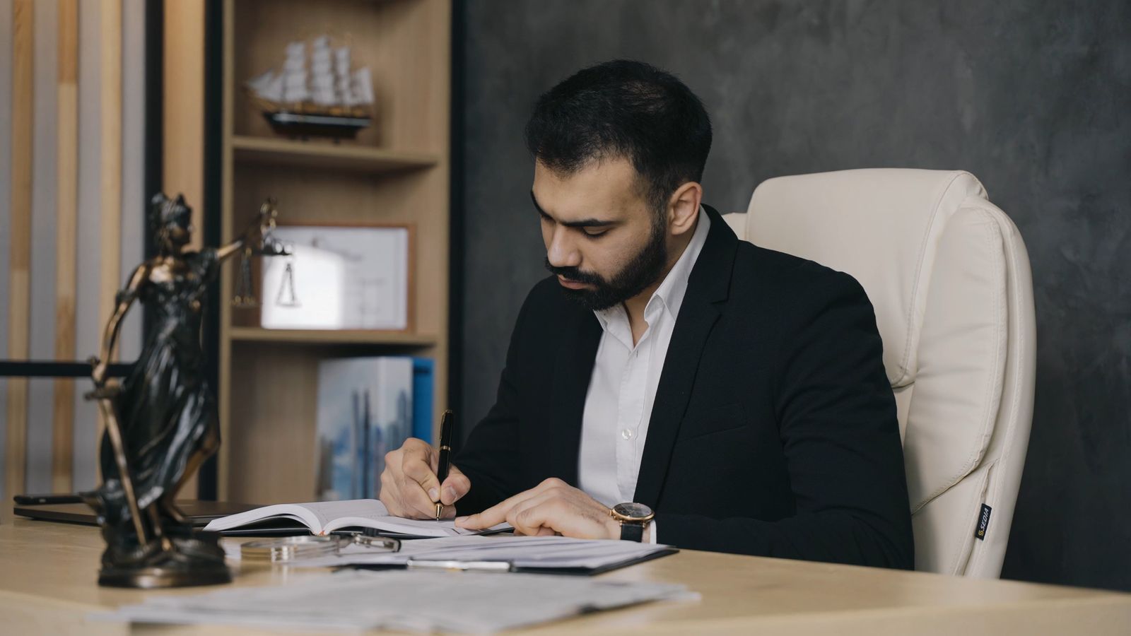 Businessmen Scripts Businessman Writing In His Agenda Free Stock Video Footage, Royalty ...