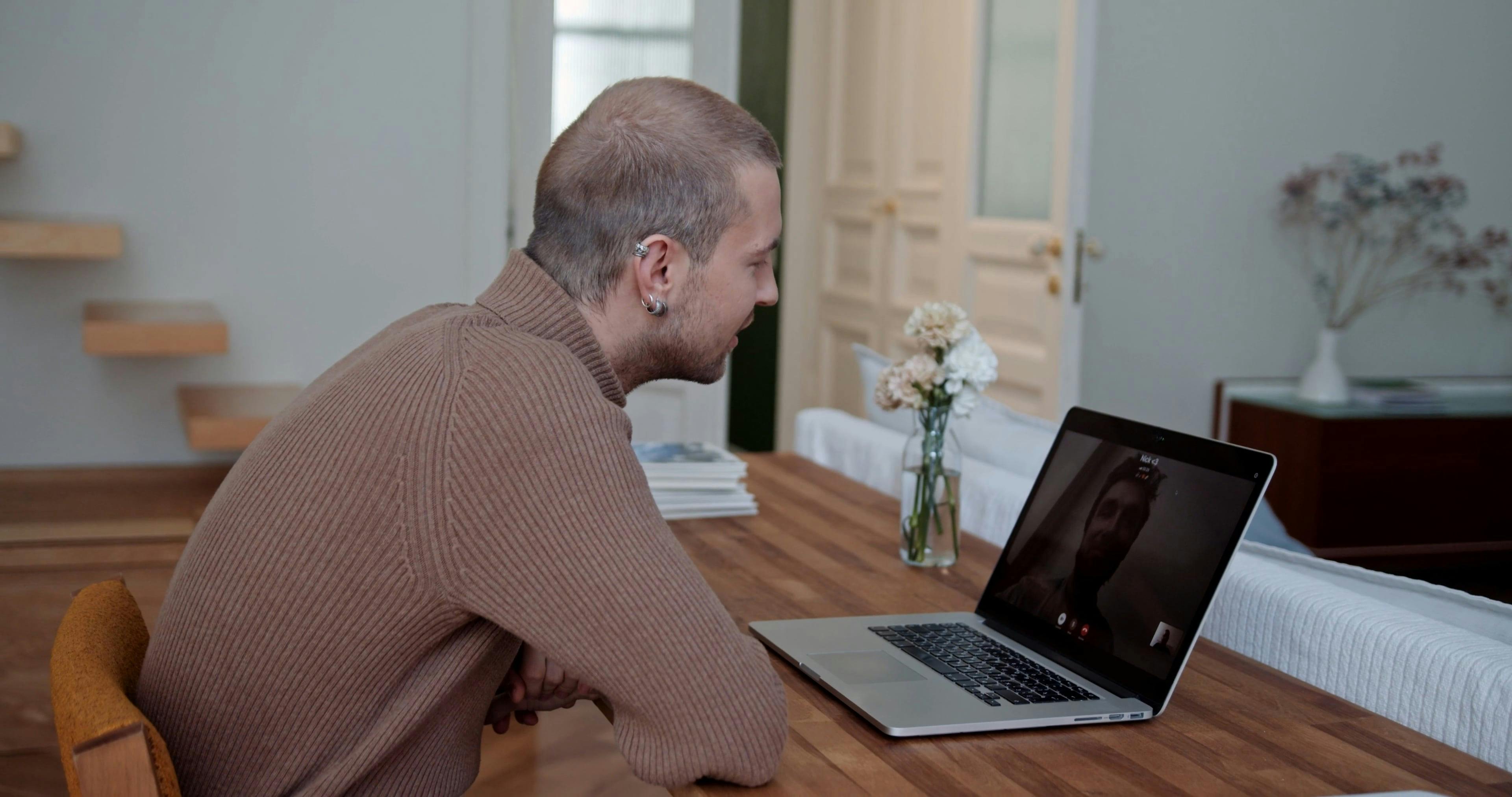 Los mejores 7000+ vídeos de Topix Gay Skype Daddy · Banco de Imágenes