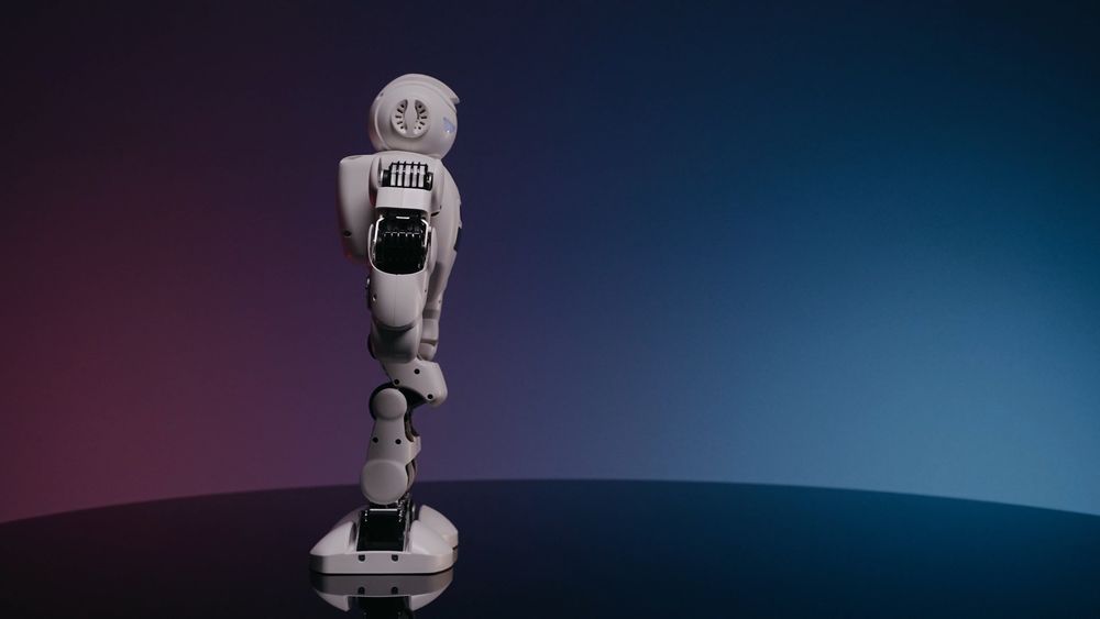 二足歩行オートマトン Cassie がロボット工学の大きな進歩を示す