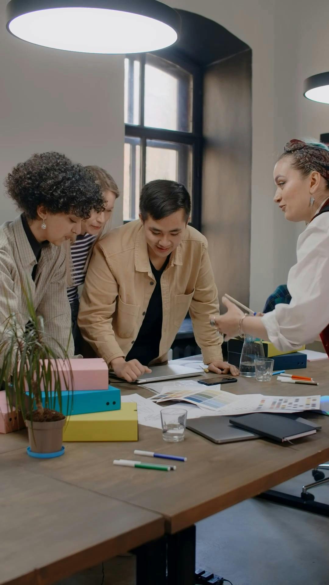 A Group Of People Brainstorming In A Meeting Room And Happily Agreeing ...