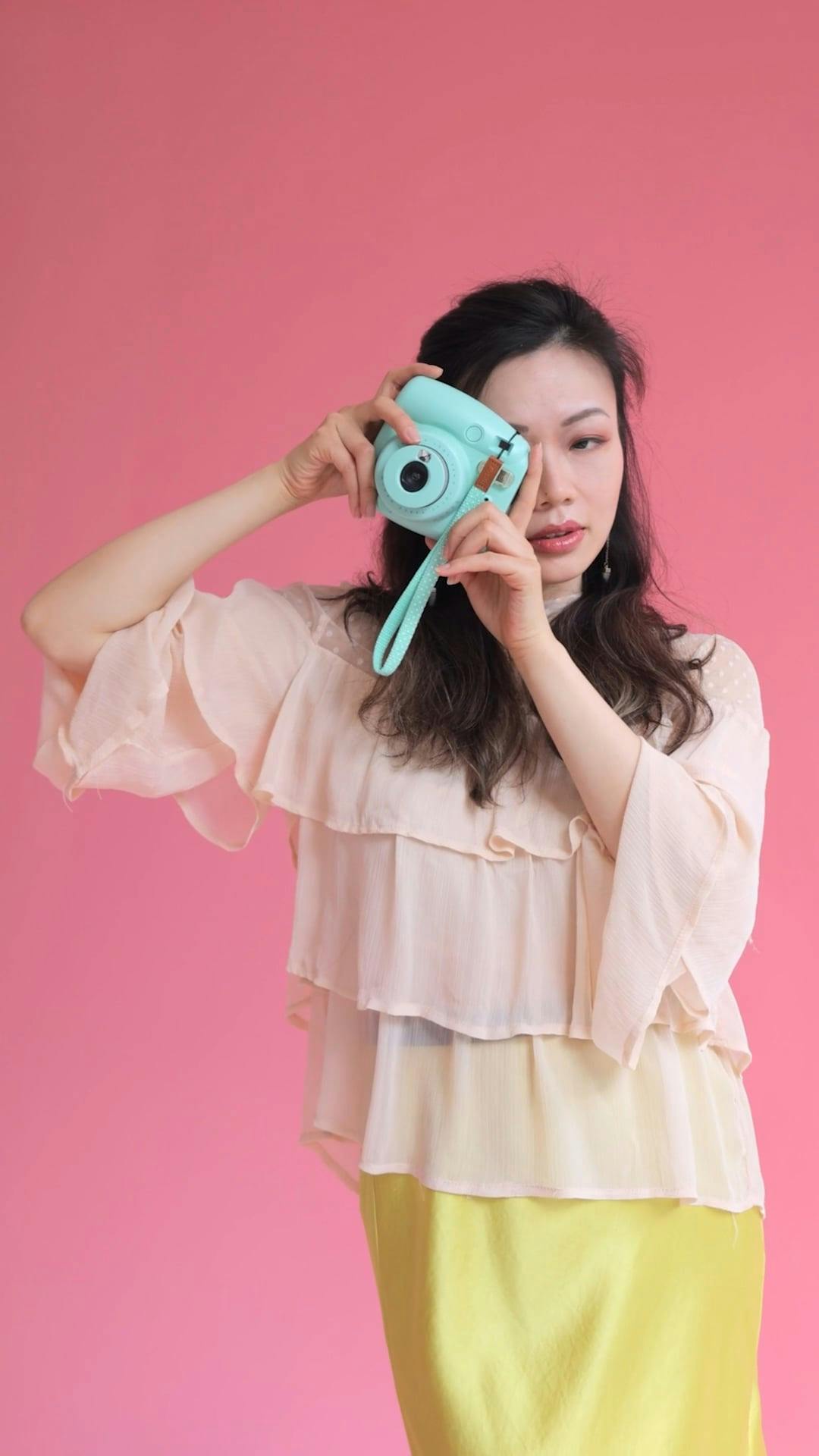 \u30ab\u30bf\u30ca, \u30ab\u30e1\u30e9\u3092\u898b\u3066, \u30dd\u30fc\u30b8\u30f3\u30b0\u306e\u7121\u6599\u306e\u52d5\u753b\u7d20\u6750