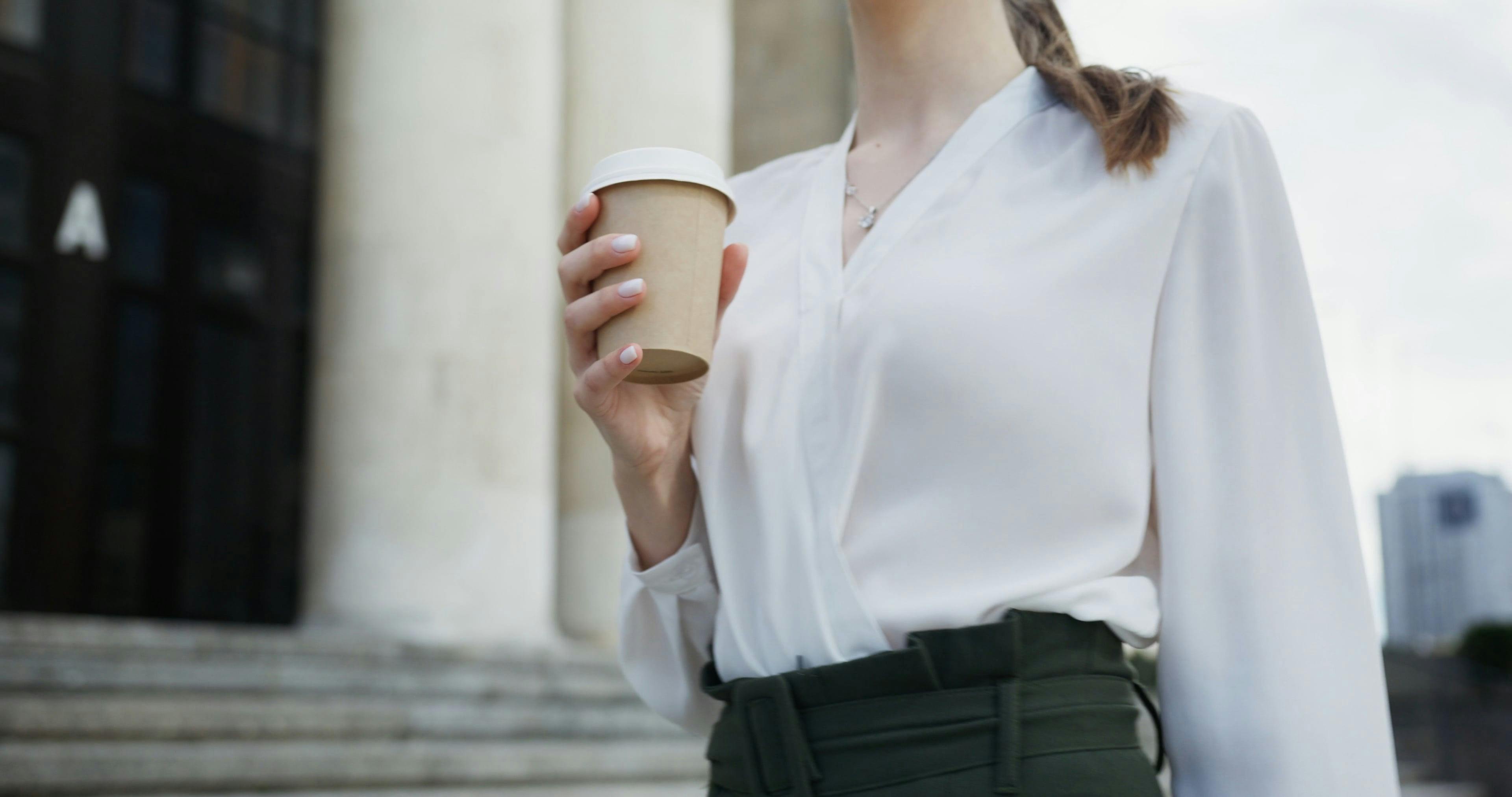 \u00dccretsiz a\u00e7\u0131k hava, beyaz bluz, beyaz k\u0131yafetler, \u00e7a\u011fda\u015f, \u00e7evre dostu ...