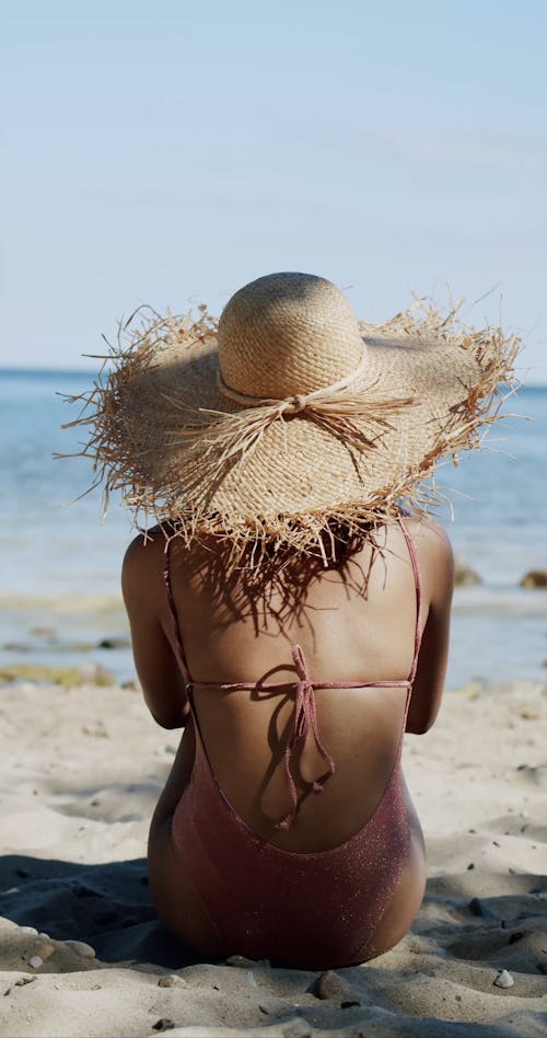 The girl is trying on a swimsuit in the , Stock Video