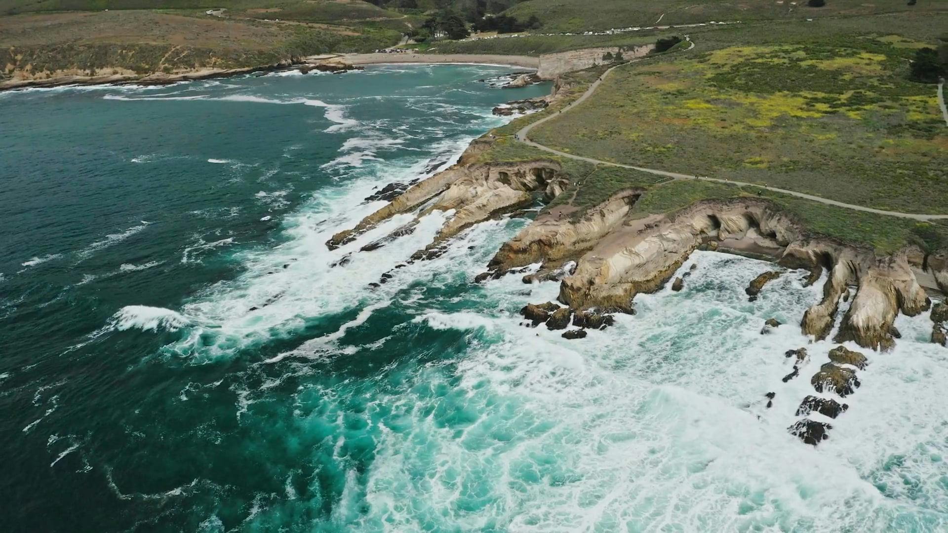 \u6ce2\u304c\u62bc\u3057\u5bc4\u305b\u3066\u5cb8\u306b\u98db\u3073\u6563\u308b\uff1a\u7121\u6599\u306e\u52d5\u753b\u7d20\u6750