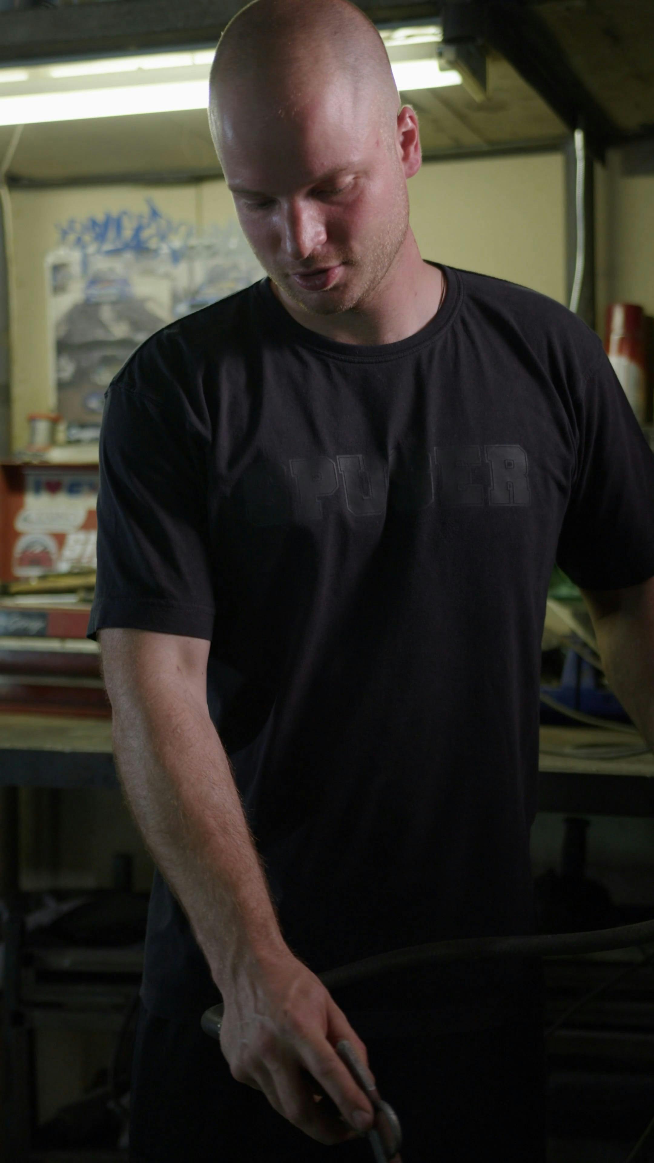 Man Painting a Car \u00b7 Free Stock Video