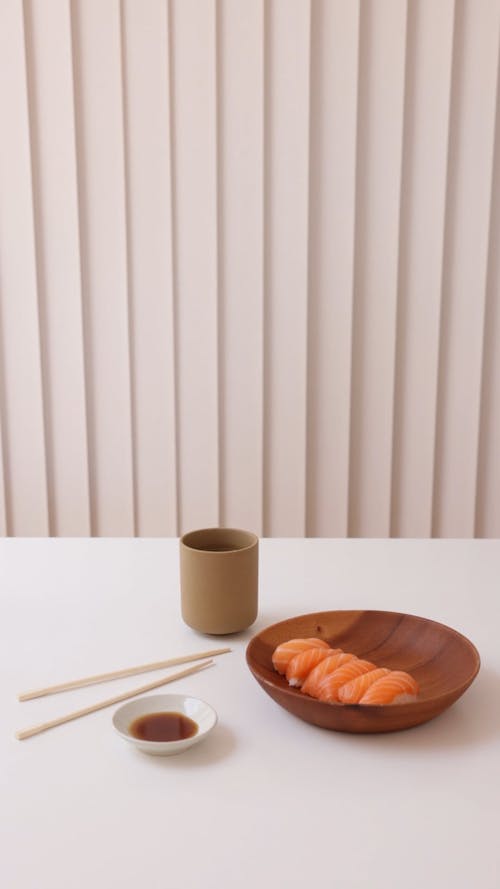 Zalmsushi Op Een Houten Schaal