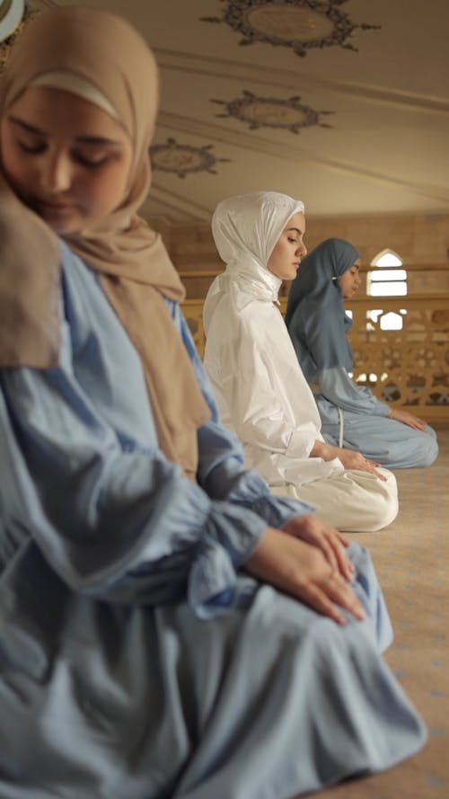 Video of Women Praying