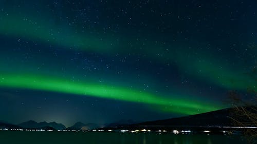 Aurora Borealis'in Hızlandırılmış çekimli Videosu