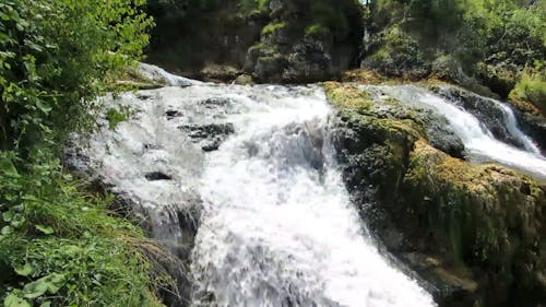 Cachoeiras E Respingos De água