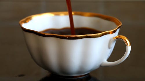 Het Gieten Van Koffie