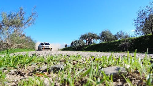 Vidéo De Voiture De Course Passant Par