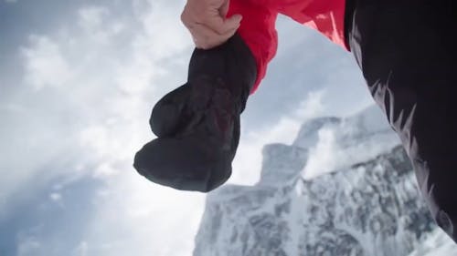 Videoaufnahmen Von Menschen, Die Einen Berg Besteigen