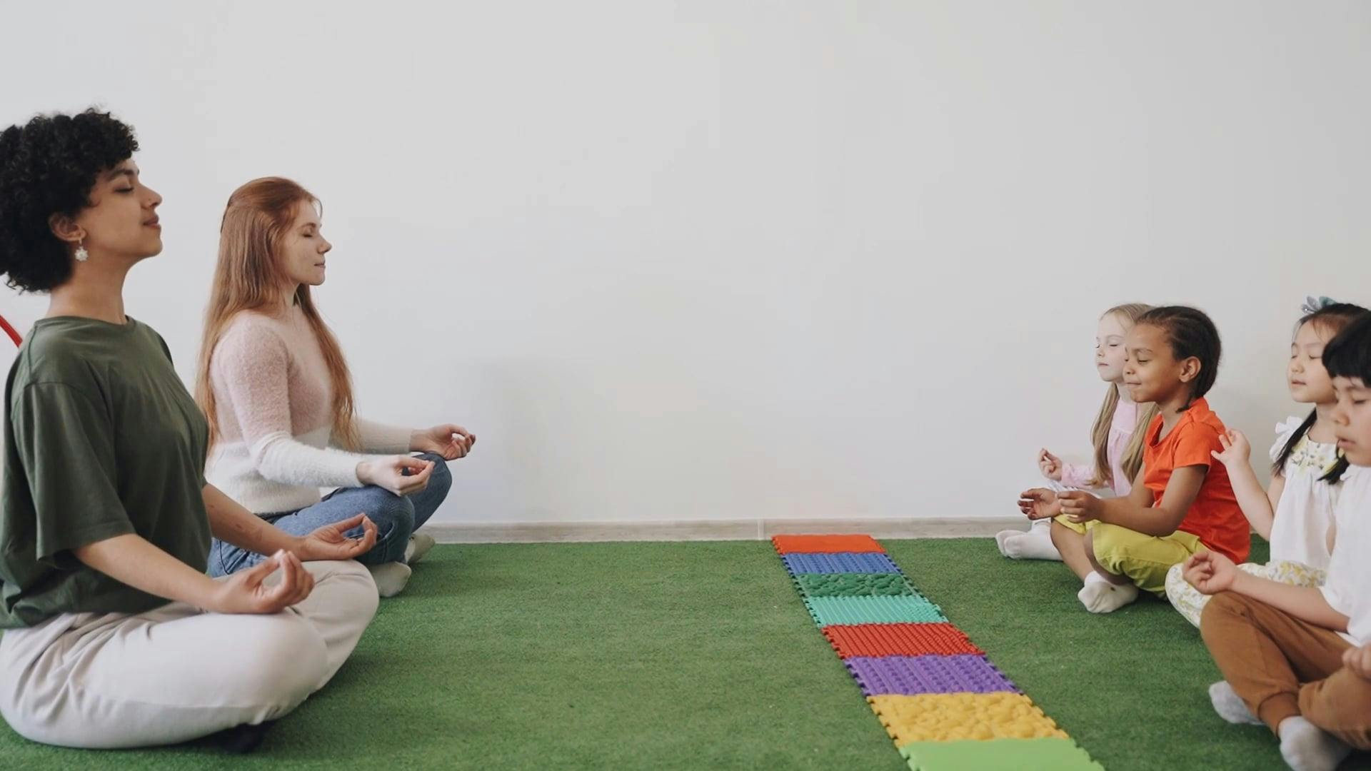 What to Look for in a Yoga Class for Tweens